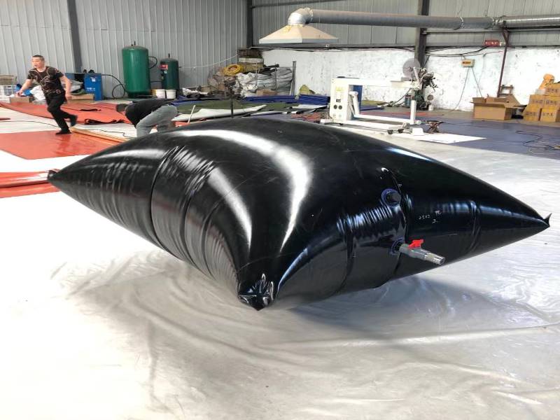 Pillow water bladder tank