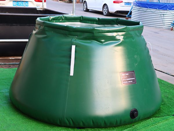 Collapsible rainwater harvesting tank